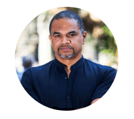 Seemore Johnson, coach y formador del equipo de Nomadic Closer Academy