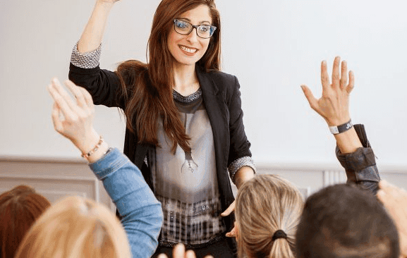 Ejemplo del paso Autoridad del Método BRAVO, demostrando credibilidad al hablar en público