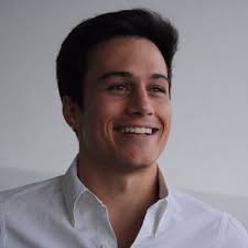 Enrique Serrano, hacker ético y  formador dentro de Offllesson